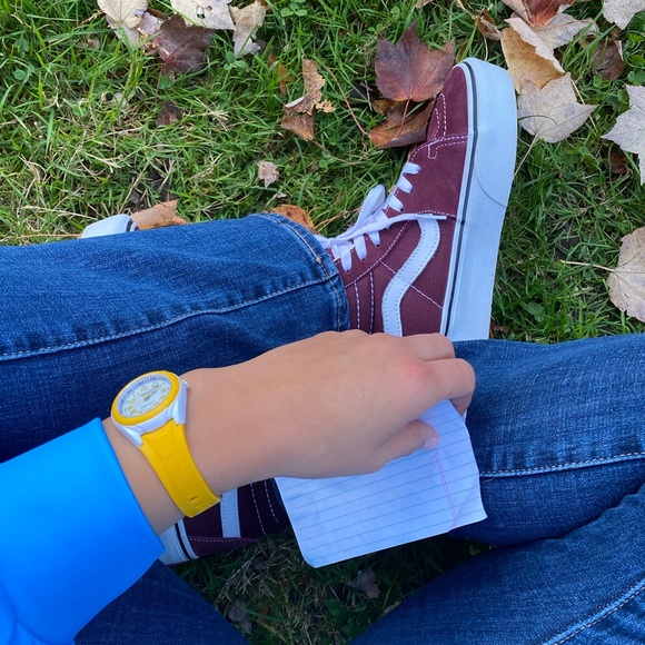 Stranger Things -Maxine Mayfield Season 4 Costume w/Watch and Cassette Player - Picture 4 of 5